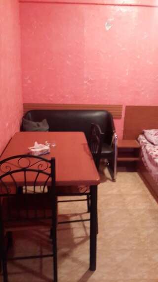 Мини-отель ARBA hotel Ереван Cемейный номер с собственной ванной комнатой-4